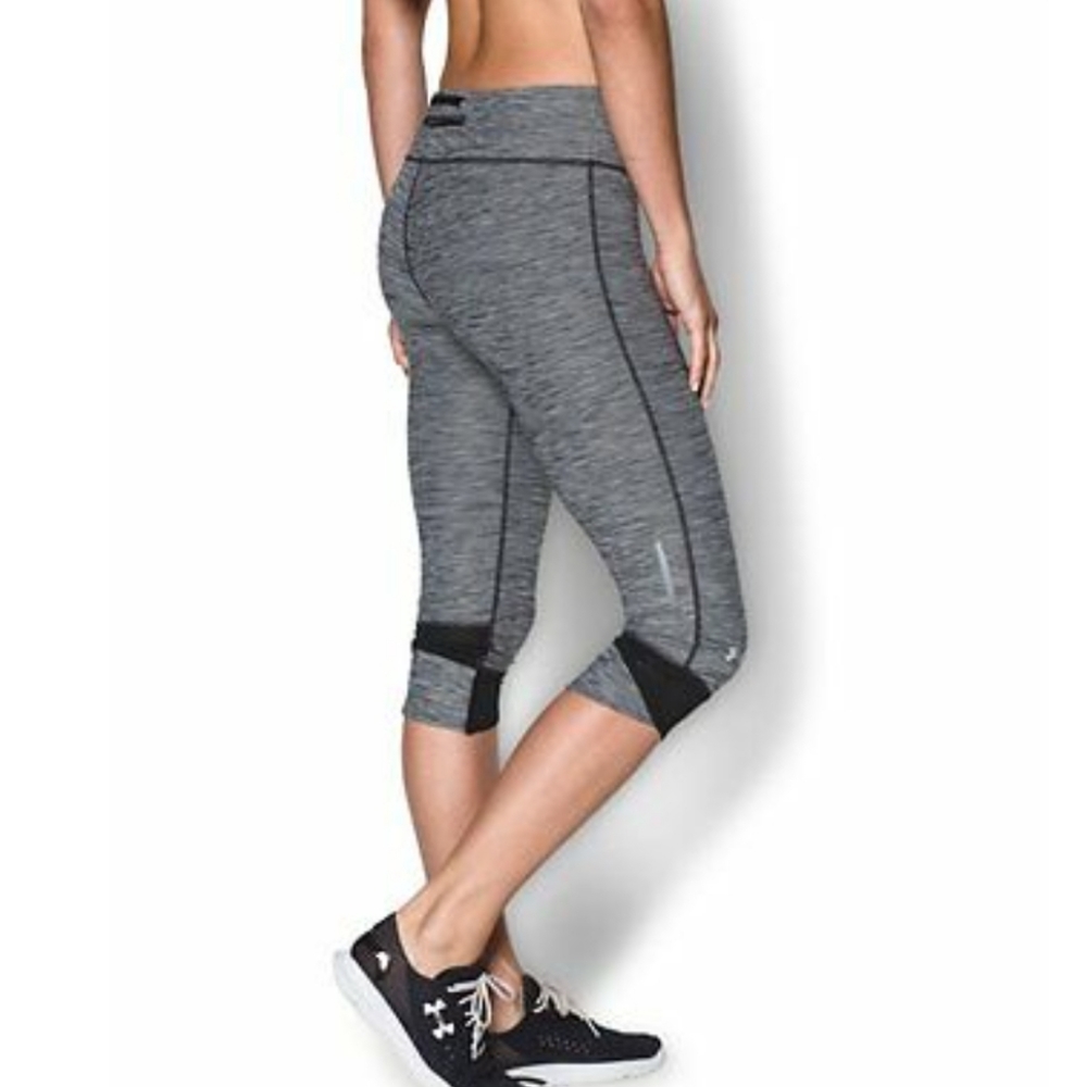 Under Armour mid rise cropped leggings size Medium